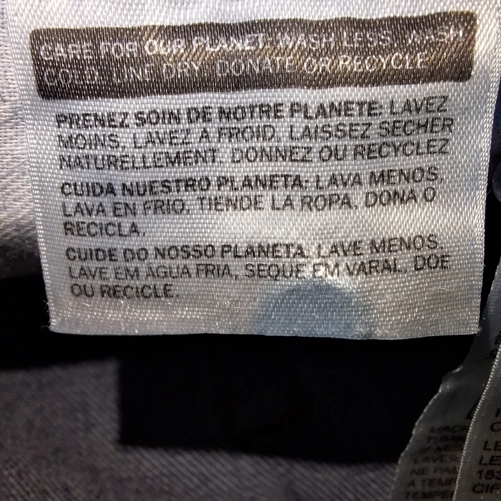 Levi's 505 men's denim jeans in a size 38x32. Like new condition. Blue jeans.